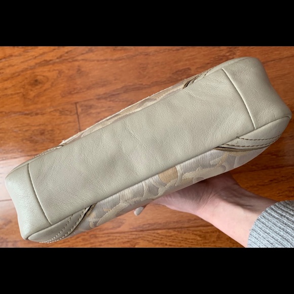 Coach Cream Signature Bag - Picture 3 of 11